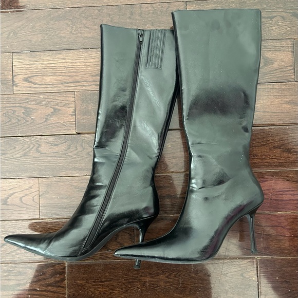 Black pointed toe heeled boots - Picture 1 of 3